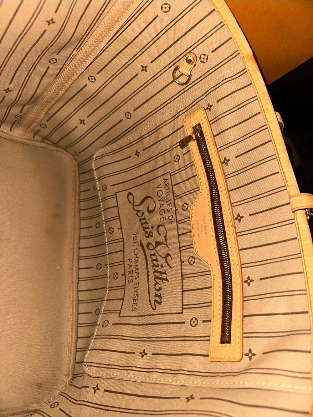 Authentic Louis Vuitton Neverfull Monogram Canvas Tote with Vachetta Trim - Picture 6 of 16